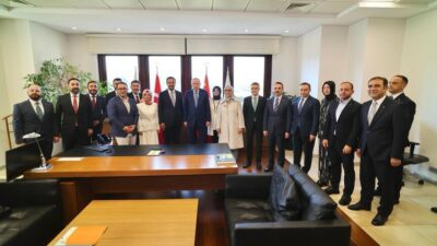 Cumhurbaşkanı Erdoğan, AK Parti İstanbul İl Başkanlığı'na yaptığı ziyarette birlik