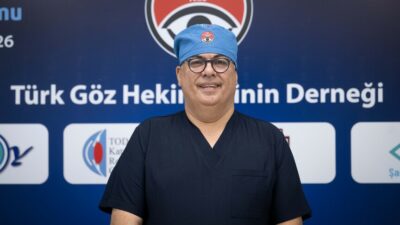 Ankara'da gerçekleştirilen dikkat çekici göz ameliyatı, 3 bin hekimin katılımıyla