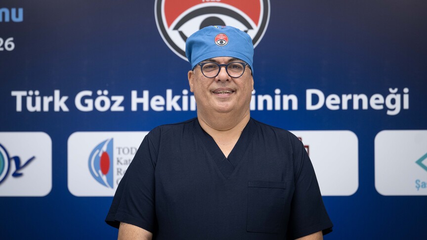 Ankara'da gerçekleştirilen dikkat çekici göz ameliyatı, 3 bin hekimin katılımıyla