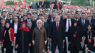 Emine Erdoğan, 15 Temmuz'un milletimizin iradesini simgeleyen bir zafer olduğunu