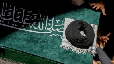 Hamaney’in cenaze töreni, dini ritüellerin yanı sıra siyasi mesajların da