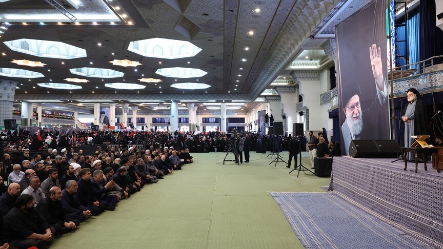 Tahran, eski lider Ali Hamaney'in anısına düzenlenen etkinliklerle dolup taştı.