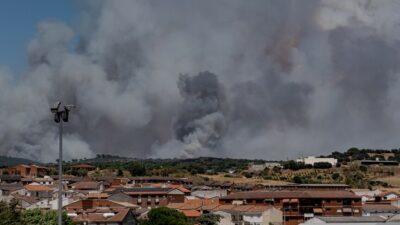 Madrid ve Avila'da süregelen orman yangınları nedeniyle büyük bir tahliye