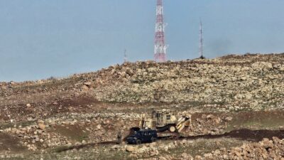 İsrail ordusunun Kuneytra kırsalına düzenlediği topçu saldırısı, bölgedeki gerginliği artırdı.