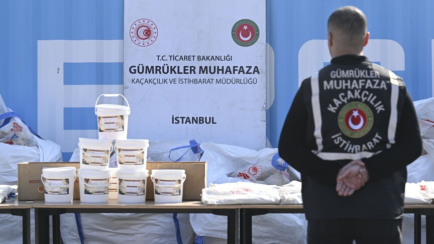 Ticaret Bakanlığı ve Jandarma'nın ortaklaşa yürüttüğü operasyon, Ambarlı Limanı'nda önemli