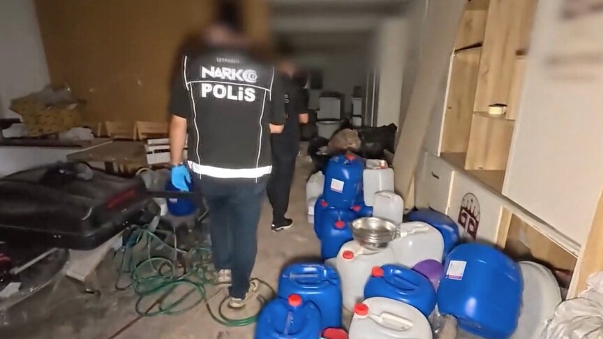 İstanbul'da gerçekleştirilen büyük bir operasyonda, uyuşturucu üretiminde kullanılabilecek 11 ton