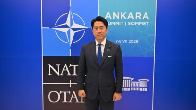Japonya Savunma Bakanı Koizumi, İstanbul'da tarihi bir lezzeti deneyimleyerek sosyal