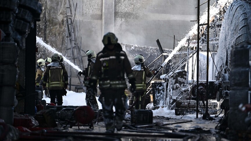 Ankara'nın Kahramankazan ilçesinde meydana gelen yangın, itfaiye ekiplerinin hızlı müdahalesiyle