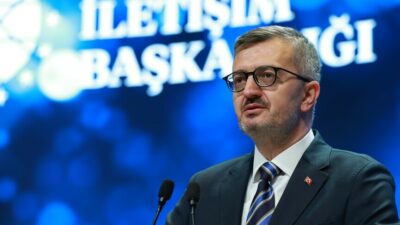 Cumhurbaşkanlığı İletişim Başkanı Burhanettin Duran, ödül alan projeleri kutlayarak milli