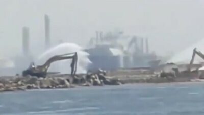 Mısır, Dimyat Limanı'nda meydana gelen yangının ardındaki nedeni açıkladı ve