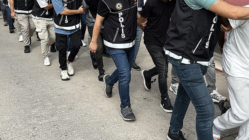 Gaziantep merkezli gerçekleştirilen geniş çaplı operasyonda, uyuşturucu ticaretiyle mücadelede önemli
