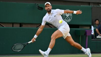 Dünyanın en prestijli tenis turnuvası Wimbledon'da, Novak Djokovic uzun ve