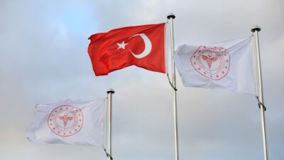 Son iki yılda hayata geçirilen uygulamalarla sağlık sisteminin güçlendirildiği belirtiliyor.