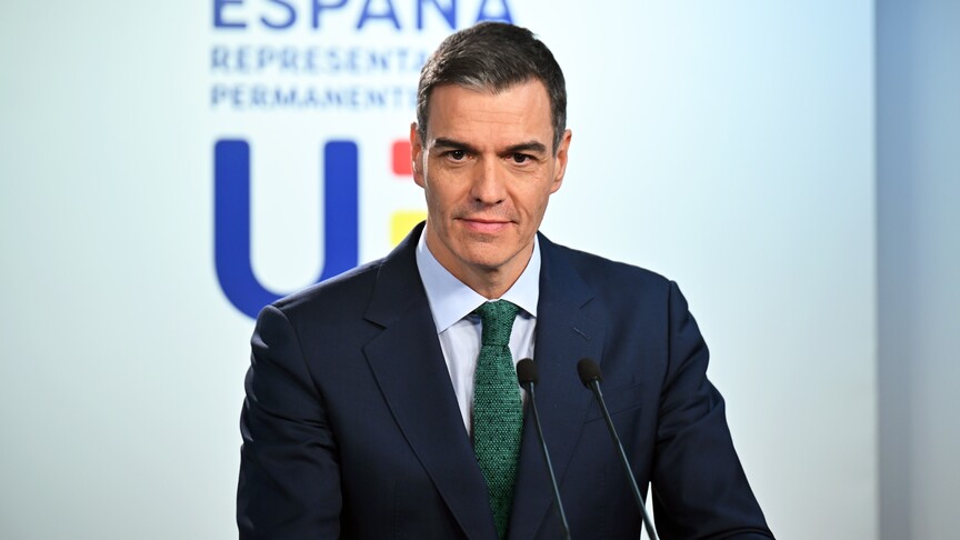 İspanya Başbakanı Pedro Sanchez, Gazze'de portresini çizen çocuklara duygusal bir