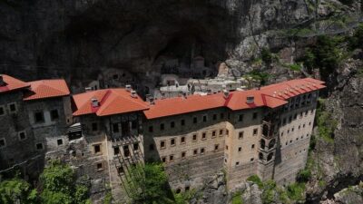 Trabzon'un eşsiz doğasında yer alan Sümela Manastırı, tarihi ve mistik