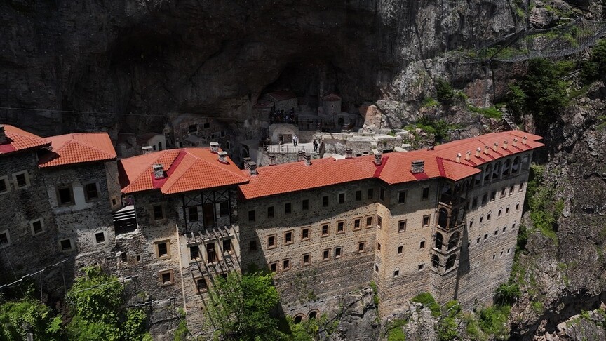 Trabzon'un eşsiz doğasında yer alan Sümela Manastırı, tarihi ve mistik
