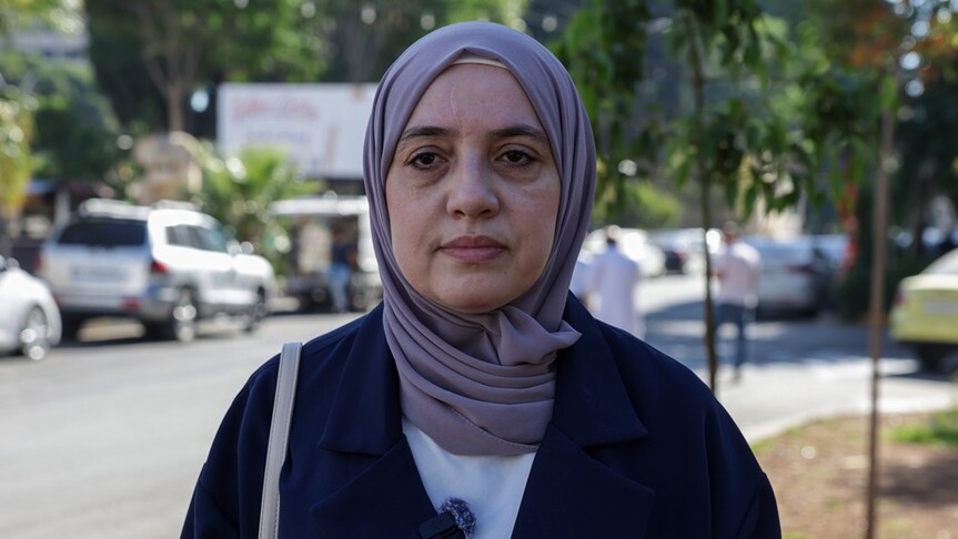 Suriye Halk Meclisi'ne seçilen ilk kadın milletvekillerinden Nur el-Cendeli, geçiş