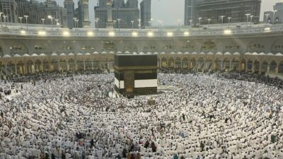 Suudi Arabistan, umre ziyareti için çok girişli vize sistemini duyurarak,