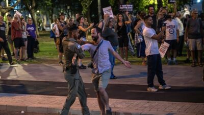 İsrail polisi, Batı Şeria'daki yerleşimci şiddetini protesto eden Filistin yanlısı