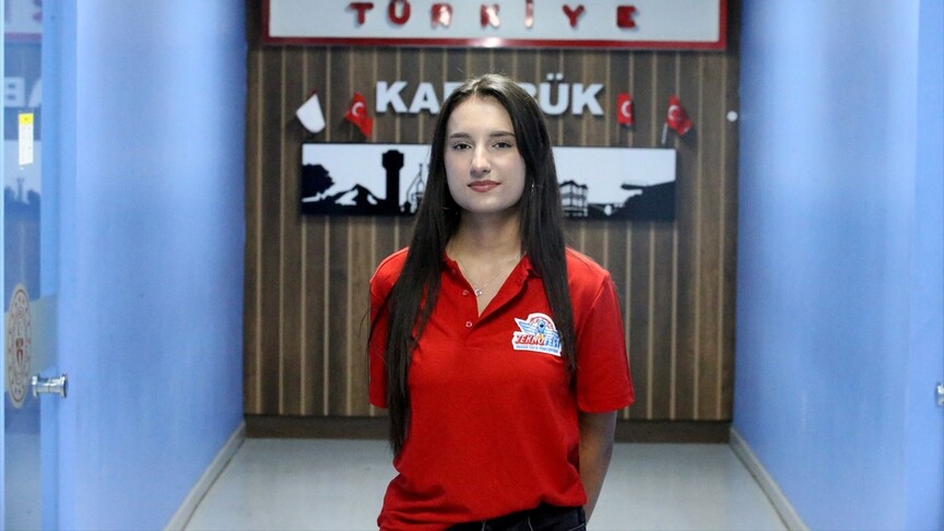 Karabük'te yaşayan Ayşegül Balım, matematikteki uluslararası başarısını TEKNOFEST projeleriyle pekiştiriyor.