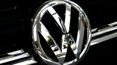 Volkswagen Grubu'nun tasarruf planları, otomotiv sektöründe büyük endişelere yol açtı.