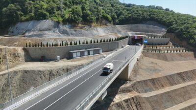 Ulaştırma ve Altyapı Bakanı Uraloğlu, yeni yolun açılışıyla birlikte ulaşımın