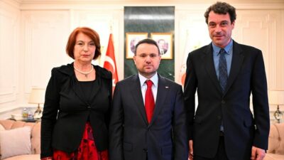 Adalet Bakanı Akın Gürlek, Uğur Mumcu'nun ailesiyle bir araya gelerek,