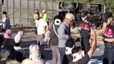 Afyonkarahisar'da yolcu otobüsünün devrilmesi sonucu çok sayıda yaralı olduğu bildiriliyor.