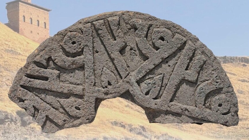 Ani Ören Yeri'nde yapılan kazılarda Hz. Muhammed isminin yer aldığı