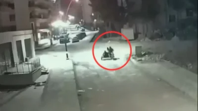 Antakya'da sepetli motosikletle hırsızlık yapan 3 kişi güvenlik kameralarına yakalandı.