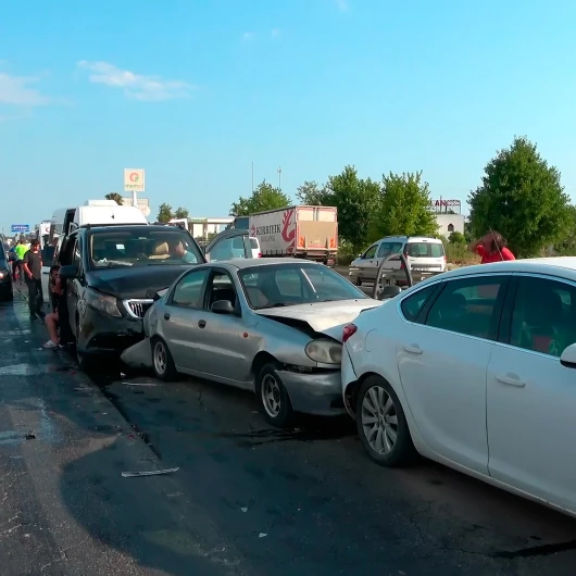 Antalya'nın Manavgat ilçesinde meydana gelen zincirleme trafik kazasında 17 kişi