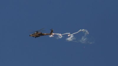 Texas'ta yaşanan helikopter kazası sonrası Apache eğitim uçuşları askıya alındı.