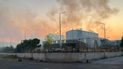 Aydın'da bir fabrikada başlayan yangın, itfaiye ekiplerinin müdahalesiyle kontrol altına