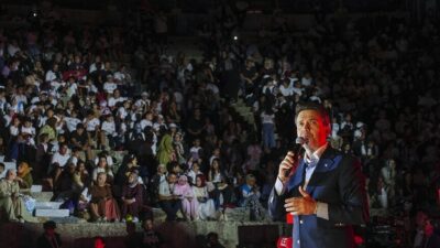 Bakan Bayraktar, gençlerle buluşarak Türkiye'nin enerji bağımsızlığı için yürütülen projeleri
