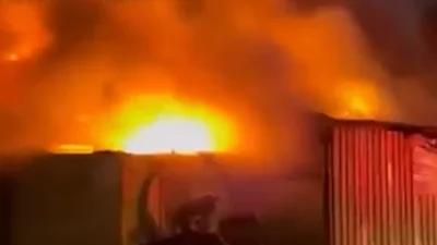 Başakşehir'de bir demirci dükkanında çıkan yangın itfaiye ekipleri tarafından kısa