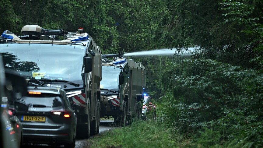 Belçika'daki orman yangını kontrol altına alınamadı. Ekipler, hava desteğiyle yangınla