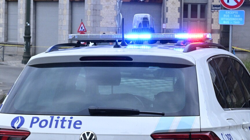 Brüksel'de bir polis merkezine düzenlenen silahlı saldırıda can kaybı yaşanmadı.