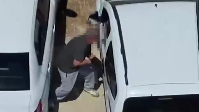 Büyükçekmece'de drone destekli operasyonla otodan hırsızlık yapan iki şüpheli yakalandı.