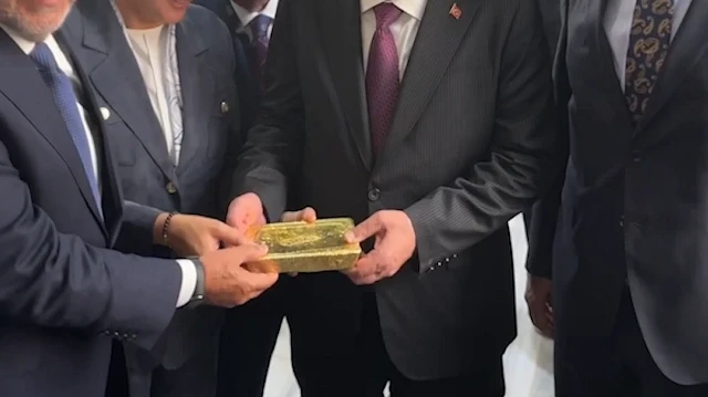 Cumhurbaşkanı Yardımcısı Cevdet Yılmaz, Ağrı'daki Mollakara Madeninde altın işleme süreçlerini