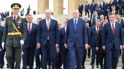 Cumhurbaşkanı Erdoğan, 30 Ağustos Zafer Bayramı dolayısıyla Anıtkabir'i ziyaret etti.