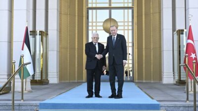 Cumhurbaşkanı Erdoğan, Filistin Devlet Başkanı Abbas'ı resmi törenle karşıladı. Törende