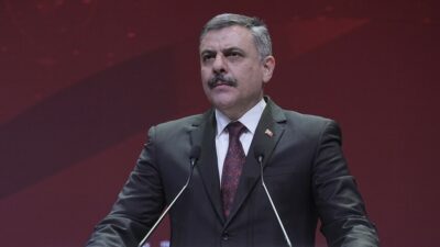 Bakan Çiftçi, Diyarbakır'da terör örgütü mensuplarının posterlerini asanların tutuklandığını belirterek,