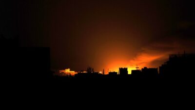 Yemen'in El-Muha Limanı, Husiler tarafından füzelerle hedef alındı. Saldırılarda can