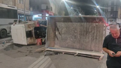 Elazığ'da yaşanan zincirleme trafik kazasında üç kişi yaralandı. Olay yerine