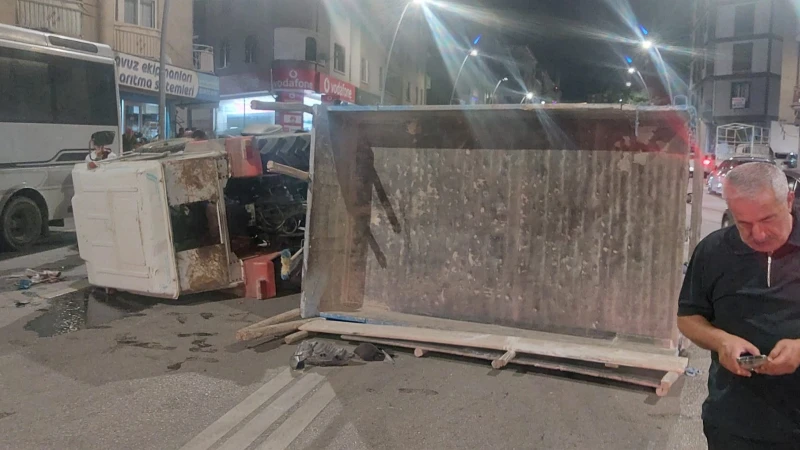 Elazığ'da yaşanan zincirleme trafik kazasında üç kişi yaralandı. Olay yerine