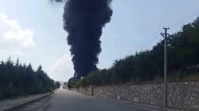Elazığ'da bir fabrikada çıkan yangın, çevredeki vatandaşların ihbarıyla birlikte çok