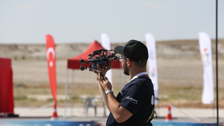 Eskişehir'de düzenlenen FPV Drone Yarışması, 20 takım ve 166 öğrencinin