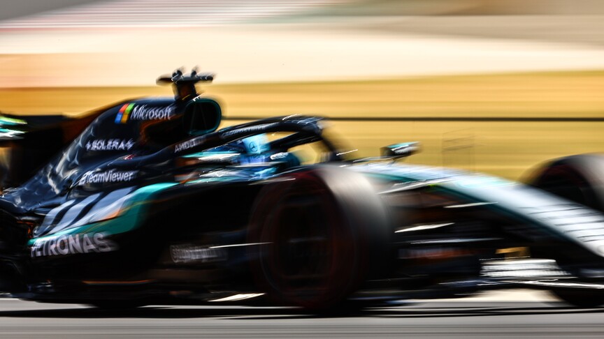Hollanda'daki sprint yarışında George Russell, 8 puan kazanarak damalı bayrağı
