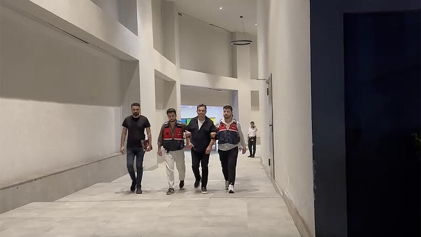 İstanbul'da gözaltına alınan gazeteci Tahir Sarıkaya, adli süreç sonunda tutuklandı.