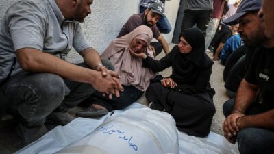 İsrail, Gazze'de ateşkes olmasına rağmen hava saldırıları düzenleyerek bir kişinin